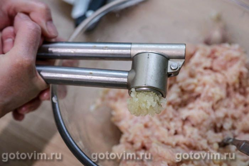 Мясные котлеты с картофелем в микроволновке