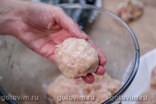 Мясные котлеты с картофелем в микроволновке