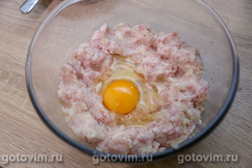 Мясные котлеты с картофелем в микроволновке