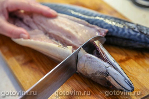 Скумбрия с баклажанами и картофелем, запеченная в фольге